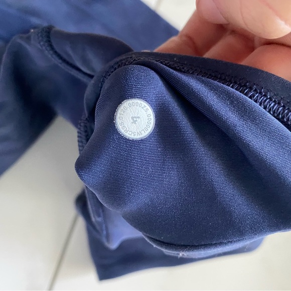 Lululemon - Invigorate 25” - size 4 - Picture 5 of 6